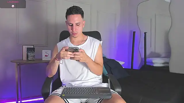 Snapshot of -Bruno-Bs chatting on 01-17-25, 07:38 -Bruno-Bs online show from 01-17-25, 07:38