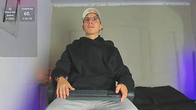 Snapshot of -Bruno-Bs chatting on 02-25-25, 03:42 -Bruno-Bs online show from 02-25-25, 03:42