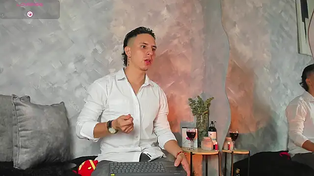 Snapshot of -Bruno-Bs chatting on 09-25-25, 01:42 -Bruno-Bs online show from 09-25-25, 01:42