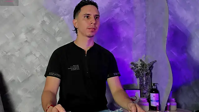 Snapshot of -Bruno-Bs chatting on 10-08-25, 10:51 -Bruno-Bs online show from 10-08-25, 10:51