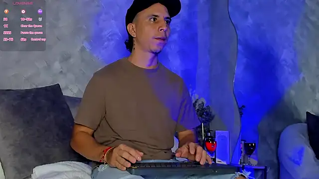 Snapshot of -Bruno-Bs chatting on 10-25-25, 11:32 -Bruno-Bs online show from 10-25-25, 11:32