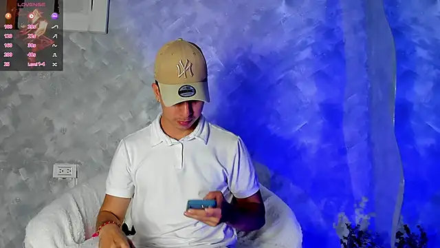 Snapshot of -Bruno-Bs chatting on 11-17-25, 10:59 -Bruno-Bs online show from 11-17-25, 10:59