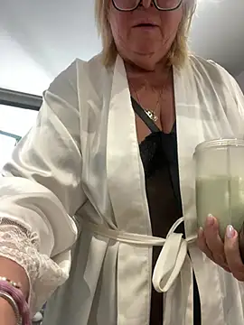MoistCurveyChanel online show from 07-12-26, 10:50