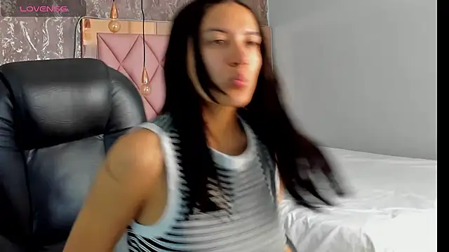 SKYLERWHIITEE online show from 01-08-25, 08:49