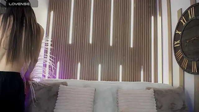 Aniie Doll online show from 12-16-25, 08:14