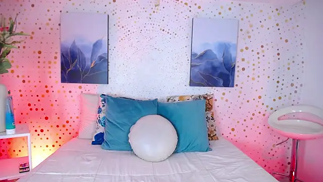 Snapshot of Aniie_Doll chatting on 02-10-26, 08:24 Aniie Doll online show from 02-10-26, 08:24