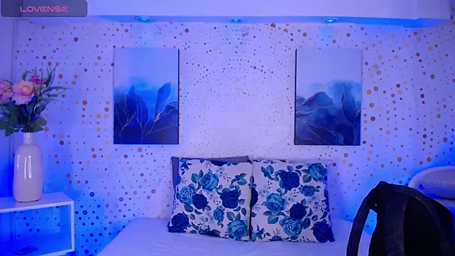 Snapshot of Aniie_Doll chatting on 02-13-26, 08:27 Aniie Doll online show from 02-13-26, 08:27