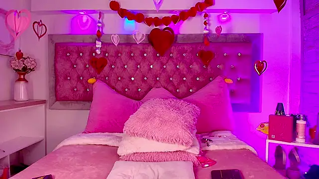 Snapshot of Aniie_Doll chatting on 02-17-26, 08:22 Aniie Doll online show from 02-17-26, 08:22