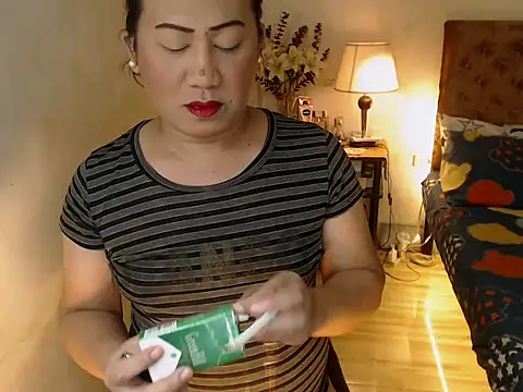 Snapshot of playtimesussy69 chatting on 09-28-25, 12:54 playtimesussy69 online show from 09-28-25, 12:54