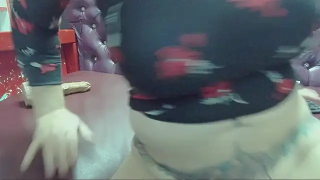 Snapshot of Lily4yourfun chatting on 01-28-25, 09:51 Lily4yourfun online show from 01-28-25, 09:51