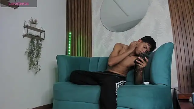 Snapshot of Jeffry_wolvess chatting on 01-27-25, 10:38 Jeffry wolvess online show from 01-27-25, 10:38