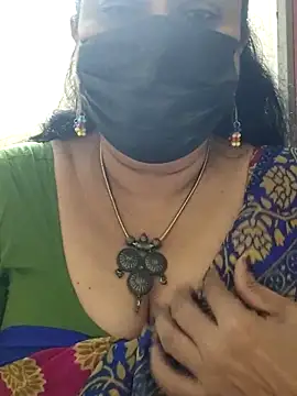 Snapshot of rekha_naier chatting on 11-17-25, 12:33 rekha naier online show from 11-17-25, 12:33