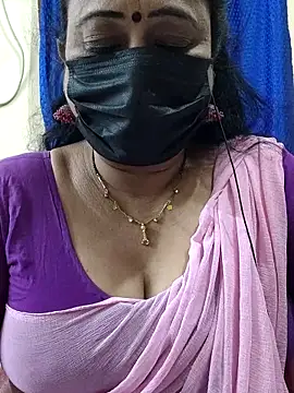 Snapshot of rekha_naier chatting on 12-17-25, 12:33 rekha naier online show from 12-17-25, 12:33