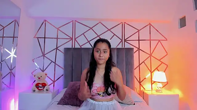 Snapshot of Giselle_Roldan chatting on 02-11-25, 11:43 Giselle Roldan online show from 02-11-25, 11:43