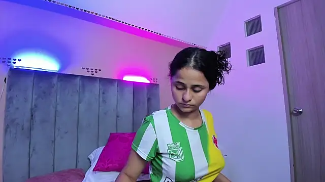Snapshot of Giselle_Roldan chatting on 06-18-26, 09:14 Giselle Roldan online show from 06-18-26, 09:14