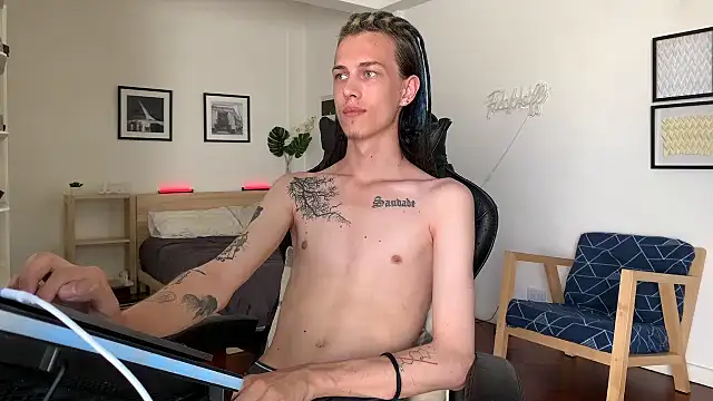 Snapshot of Den_BlueXx chatting on 01-22-25, 01:00 Den BlueXx online show from 01-22-25, 01:00