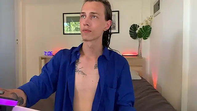 Snapshot of Den_BlueXx chatting on 01-27-25, 10:06 Den BlueXx online show from 01-27-25, 10:06