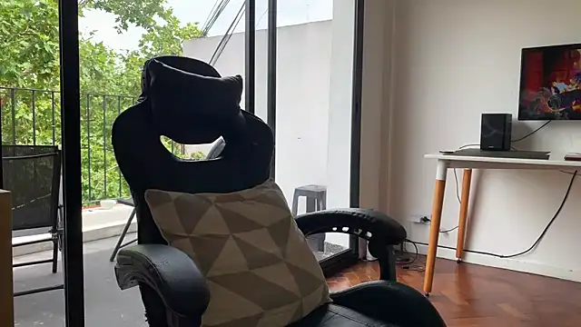 Snapshot of Den_BlueXx chatting on 02-18-25, 04:48 Den BlueXx online show from 02-18-25, 04:48