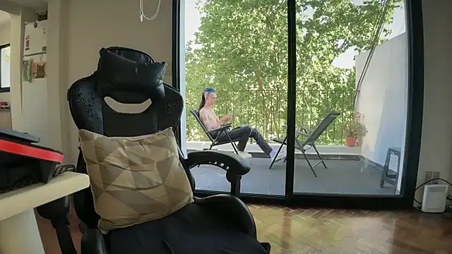 Snapshot of Den_BlueXx chatting on 11-14-25, 08:51 Den BlueXx online show from 11-14-25, 08:51