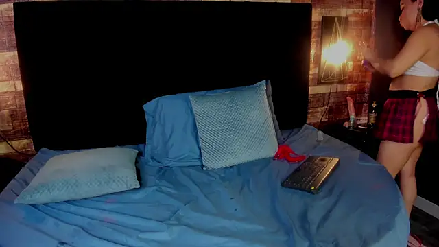 Snapshot of bella_gibson chatting on 02-10-25, 02:37 bella gibson online show from 02-10-25, 02:37