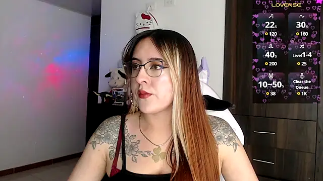 Snapshot of SarahXRusso chatting on 12-09-24, 01:40 SarahXRusso online show from 12-09-24, 01:40