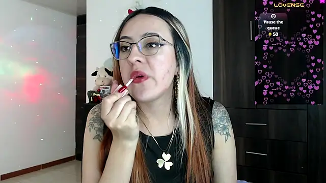 Snapshot of SarahXRusso chatting on 12-15-24, 04:40 SarahXRusso online show from 12-15-24, 04:40