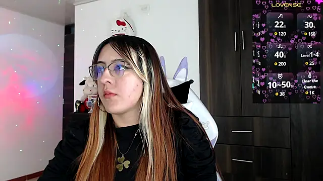 Snapshot of SarahXRusso chatting on 12-18-24, 03:04 SarahXRusso online show from 12-18-24, 03:04