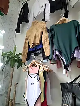 Snapshot of SarahXRusso chatting on 12-20-24, 08:23 SarahXRusso online show from 12-20-24, 08:23