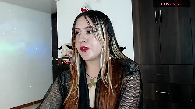 Snapshot of SarahXRusso chatting on 12-26-24, 01:51 SarahXRusso online show from 12-26-24, 01:51