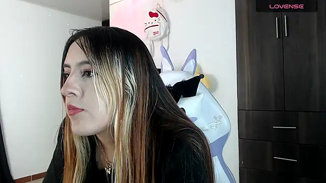 Snapshot of SarahXRusso chatting on 02-07-25, 02:19 SarahXRusso online show from 02-07-25, 02:19