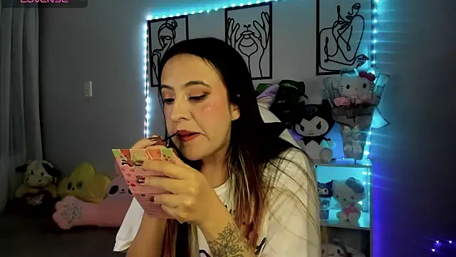 Snapshot of SarahXRusso chatting on 03-31-26, 12:45 SarahXRusso online show from 03-31-26, 12:45