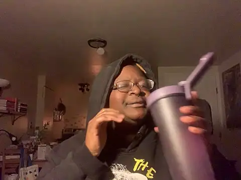 Snapshot of BigKittyRaven chatting on 01-03-25, 04:22 BigKittyRaven online show from 01-03-25, 04:22