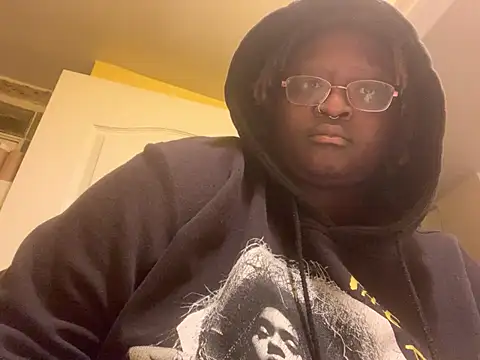 Snapshot of BigKittyRaven chatting on 01-04-25, 04:23 BigKittyRaven online show from 01-04-25, 04:23