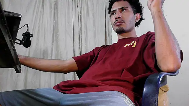 Snapshot of coleman160 chatting on 02-08-25, 06:12 coleman160 online show from 02-08-25, 06:12