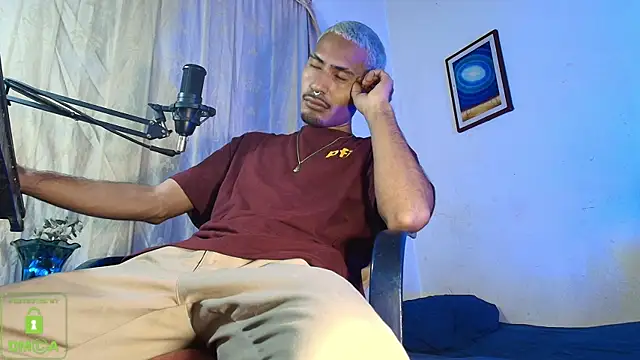 Snapshot of coleman160 chatting on 09-08-25, 05:01 coleman160 online show from 09-08-25, 05:01