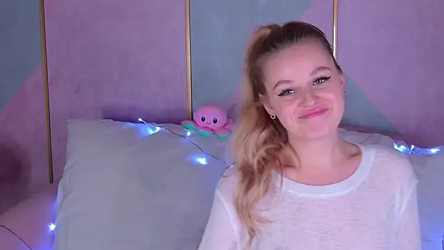 BeatriceEsmont online show from 01-13-25, 04:18