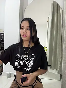 Snapshot of _AmberSmithh chatting on 01-08-25, 02:57 AmberSmithh online show from 01-08-25, 02:57