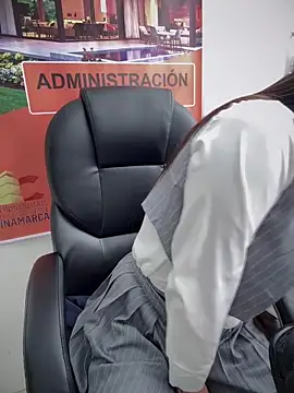 LIZ-06  online show from 11-29-25, 04:32