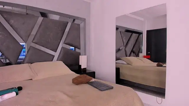 Radiant Naomi online show from 07-14-26, 11:27