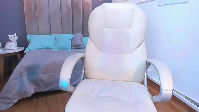 Snapshot of cami_rouxxx_ chatting on 01-14-25, 12:54 cami rouxxx online show from 01-14-25, 12:54