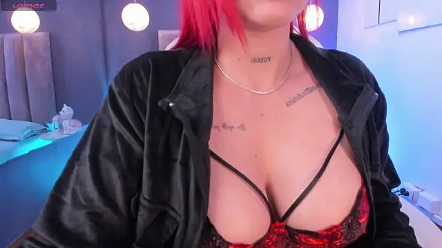 Snapshot of cami_rouxxx_ chatting on 10-08-25, 11:24 cami rouxxx online show from 10-08-25, 11:24