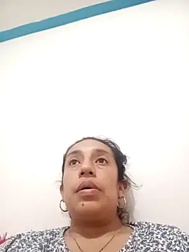 Snapshot of yaz_guzman chatting on 10-16-25, 11:55 yaz guzman online show from 10-16-25, 11:55