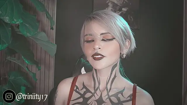 Snapshot of Trinity___s chatting on 01-01-25, 02:09 Trinity s online show from 01-01-25, 02:09