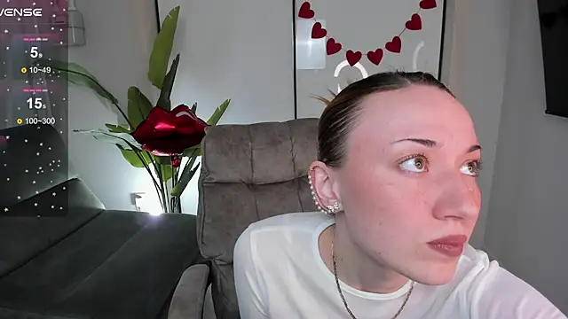 Snapshot of Maddy_Garcia chatting on 02-08-25, 10:08 Maddy Garcia online show from 02-08-25, 10:08