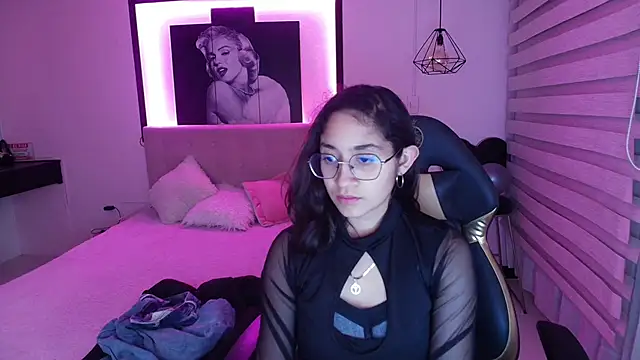 Lili Gomez  online show from 01-14-25, 12:14