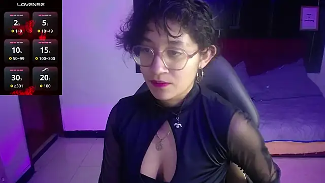Lili Gomez  online show from 10-12-25, 10:03