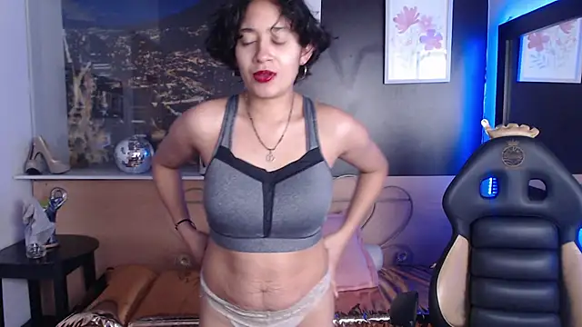 Lili Gomez  online show from 10-20-25, 01:22