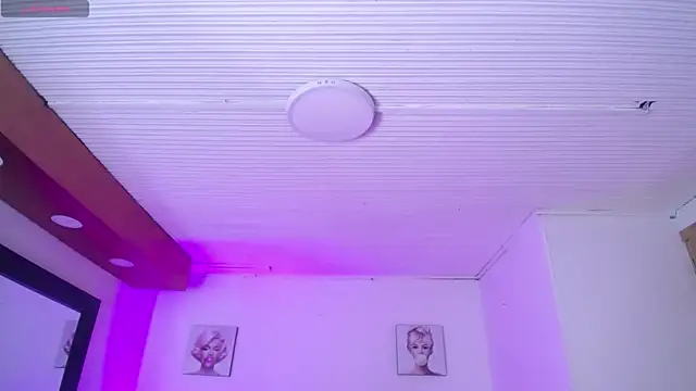 Lili Gomez  online show from 11-11-25, 03:12