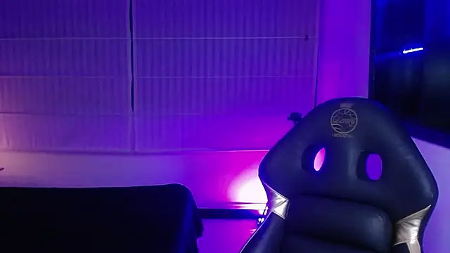 Lili Gomez  online show from 11-26-25, 01:34