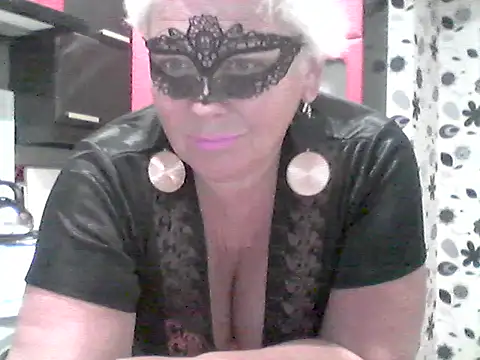Snapshot of Lisa_Suzie chatting on 01-07-26, 01:57 Lisa Suzie online show from 01-07-26, 01:57